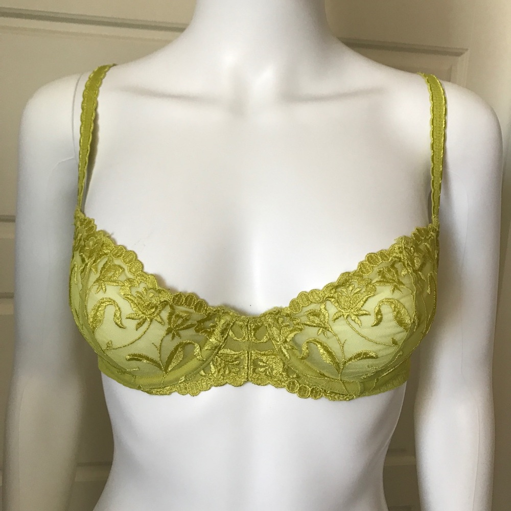 Victoria’s Secret pistachio green lace bra size 34B